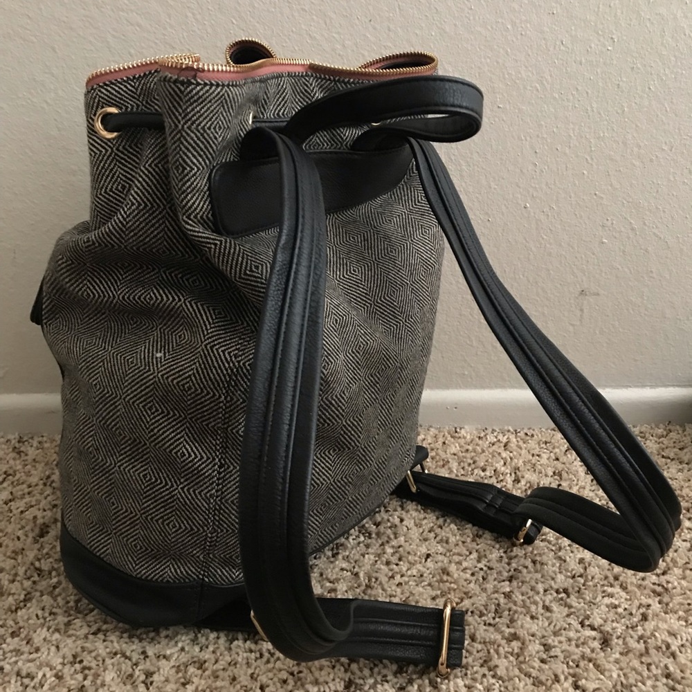 backpack - Picture 3 of 5